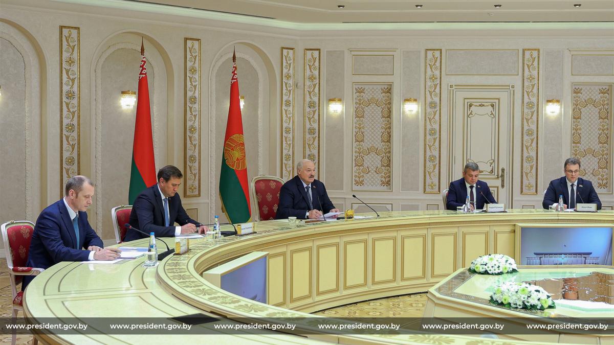 Лукашенко предложил российским специалистам оценить перспективы нефтедобычи в Беларуси