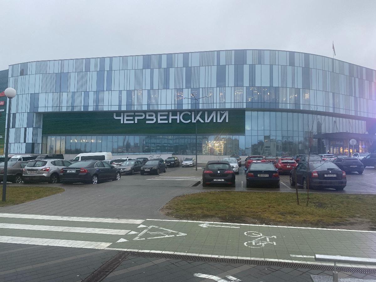 «Червенский» ввел плату за подземный паркинг. Сравнили цены с другими ТЦ Минска