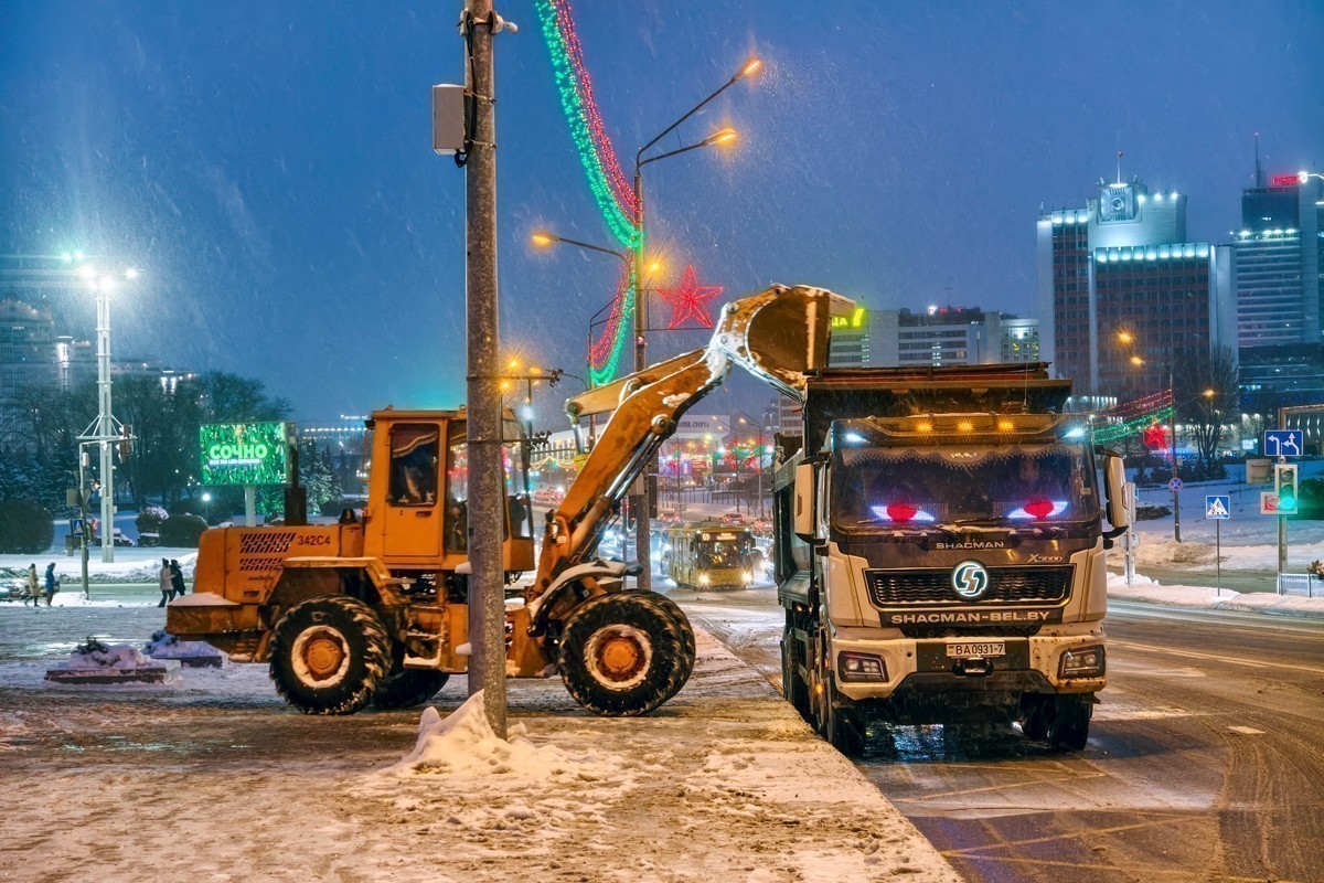 Урок циклона «Улли». К следующей зиме для уборки снега во дворах закупят компактную технику