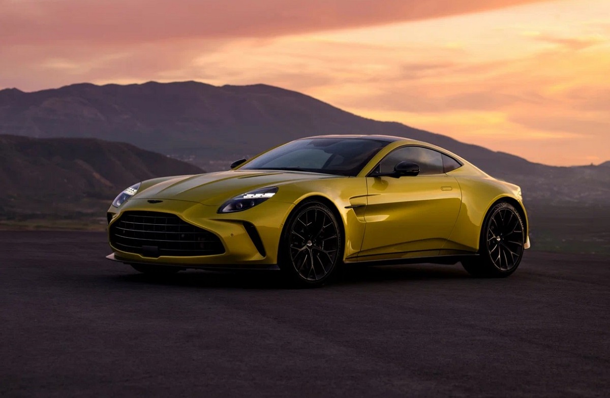 Стоимость компании Aston Martin за год снизилась вдвое. Причем тут чипы