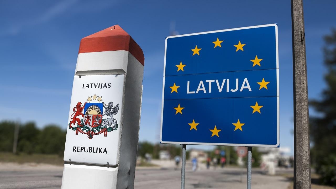Вслед за Польшей Латвия запрещает вывоз машин в Беларусь