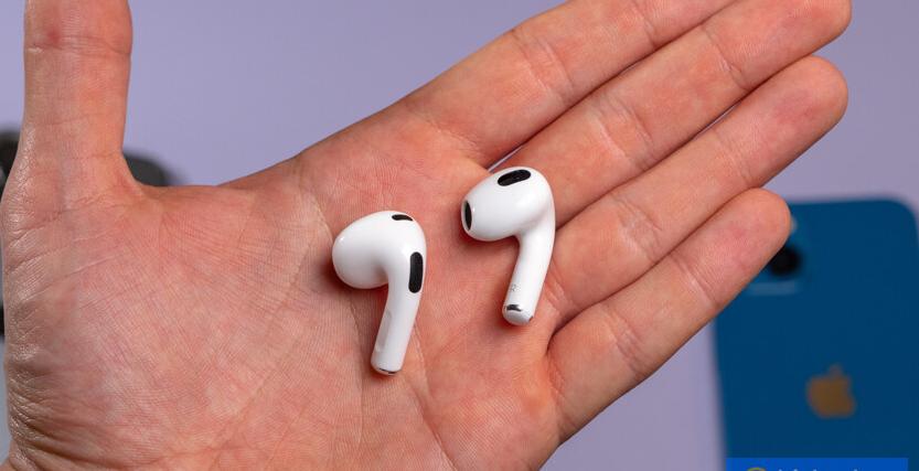 Apple превратит наушники AirPods в гаджет для слабослышащих