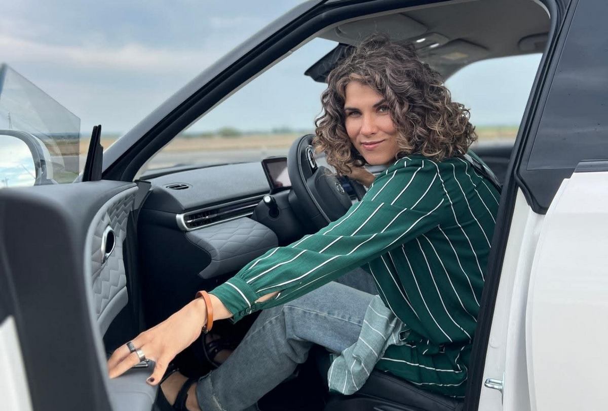 «Муж орет на каждом светофоре». Обсудили с АвтоМашей сексизм на дорогах, материнство и почему страшно разводиться