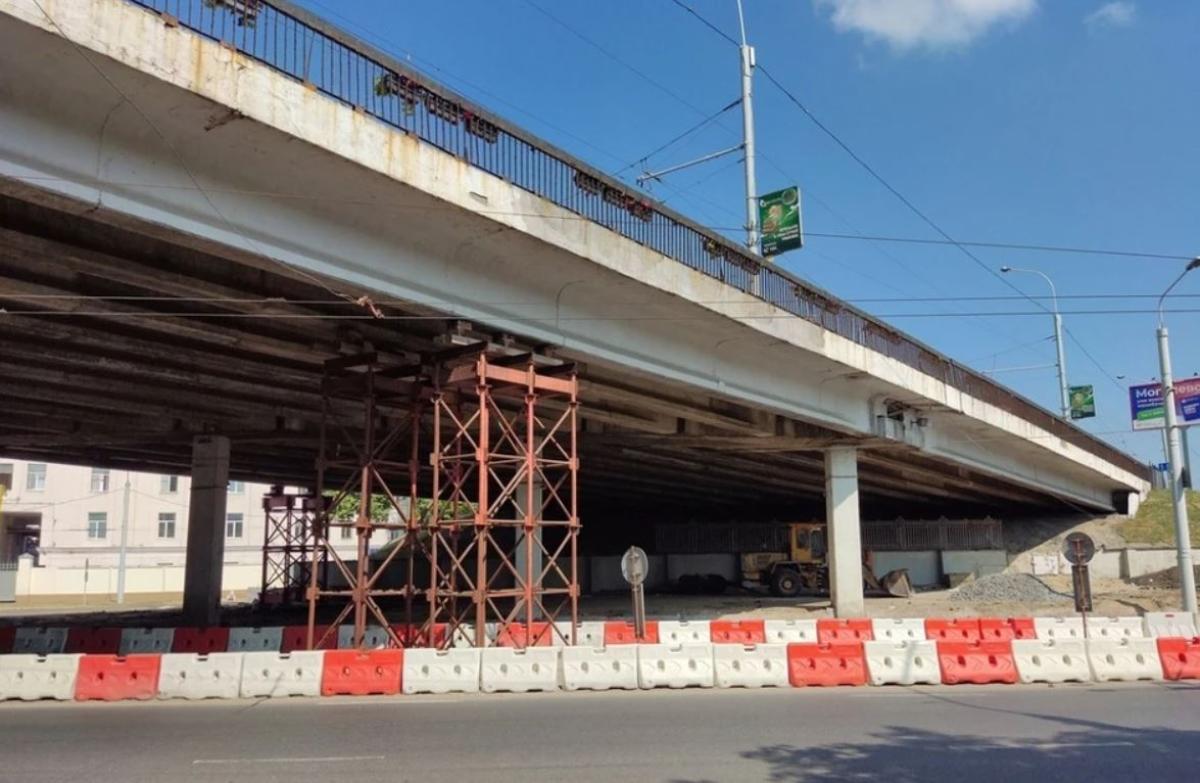 В Минске спустя почти год полностью открыли движением по мосту в центре города