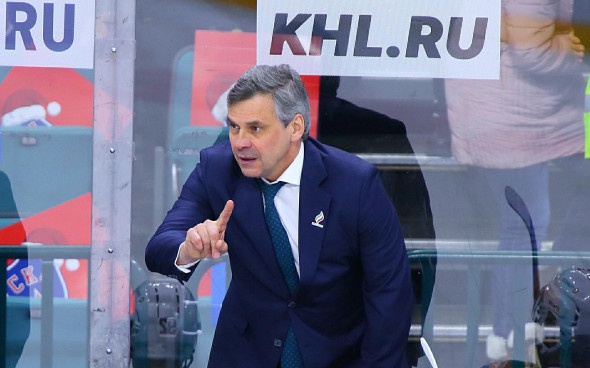 У белорусской сборной по хоккею — новый тренер. Что о нем известно