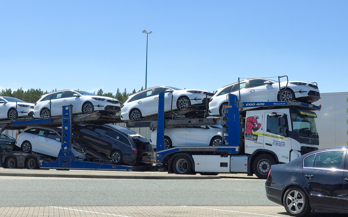 В Беларуси подкорректировали процесс постановки автомобилей на учет. Что изменилось