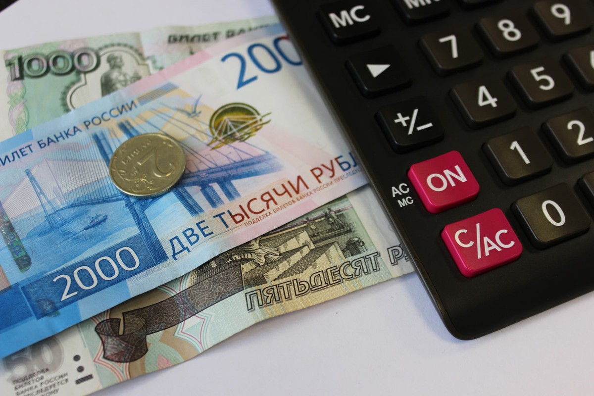 «В больших спредах больше нет смысла». Почему банки уравняли курс российского рубля