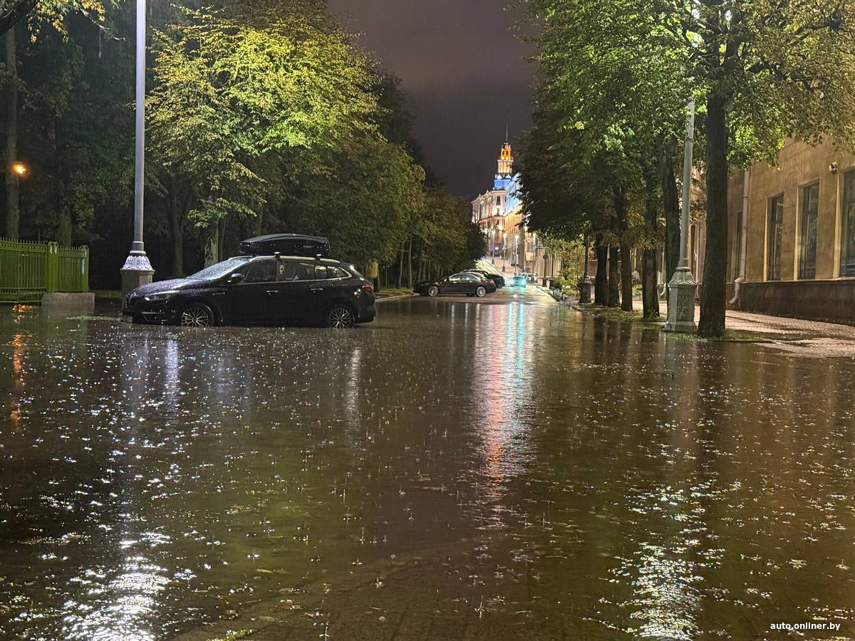 Минск пережил очередной «потоп». 40 участков дорог оказались в воде 