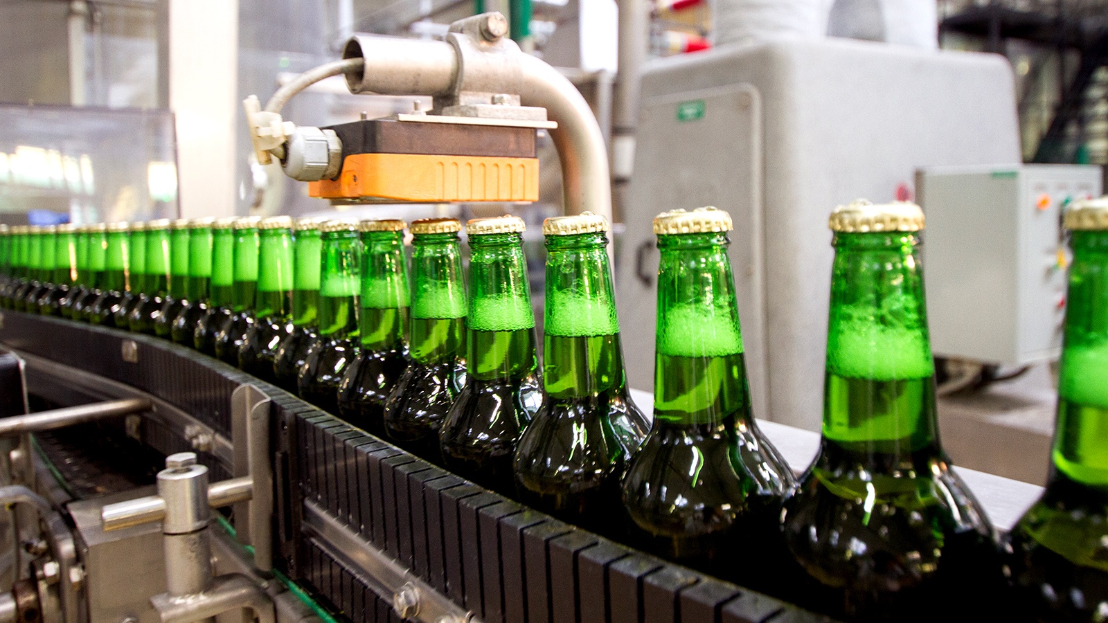 На Heineken ополчились за работу в России: компания готовится к €300 млн убытков