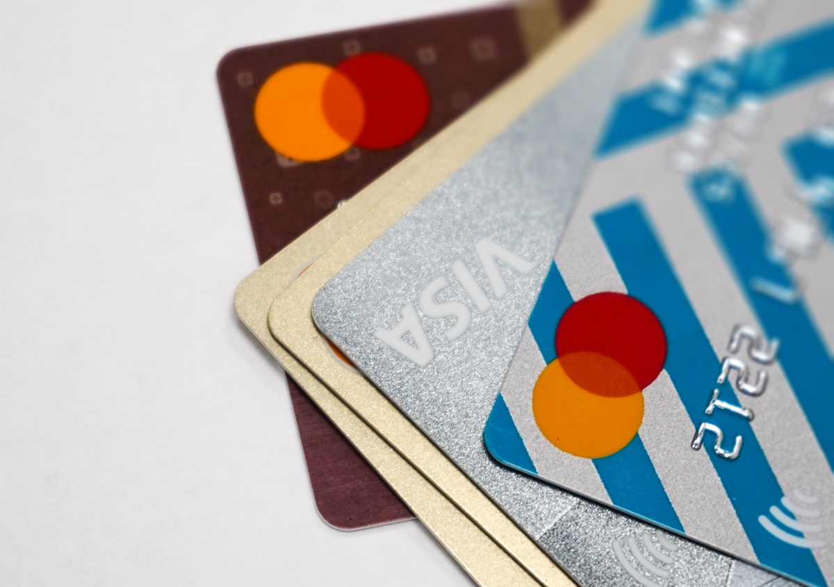 Следователи рассказали, в какие страны мошенники выводят деньги с карточек белорусов 