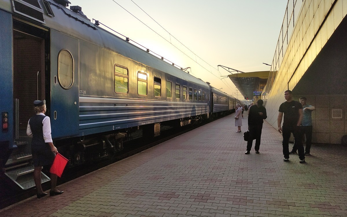 Более 100 дополнительных поездов назначила БелЖД на апрельские и майские праздники