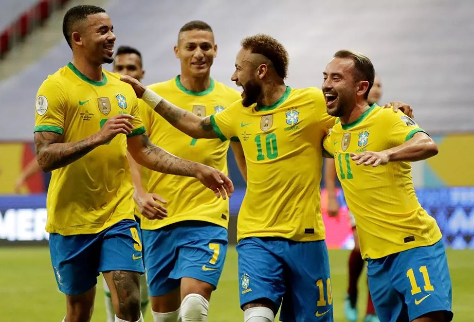 Бразилия разгромила Южную Корею в 1/8 финала чемпионата по футболу