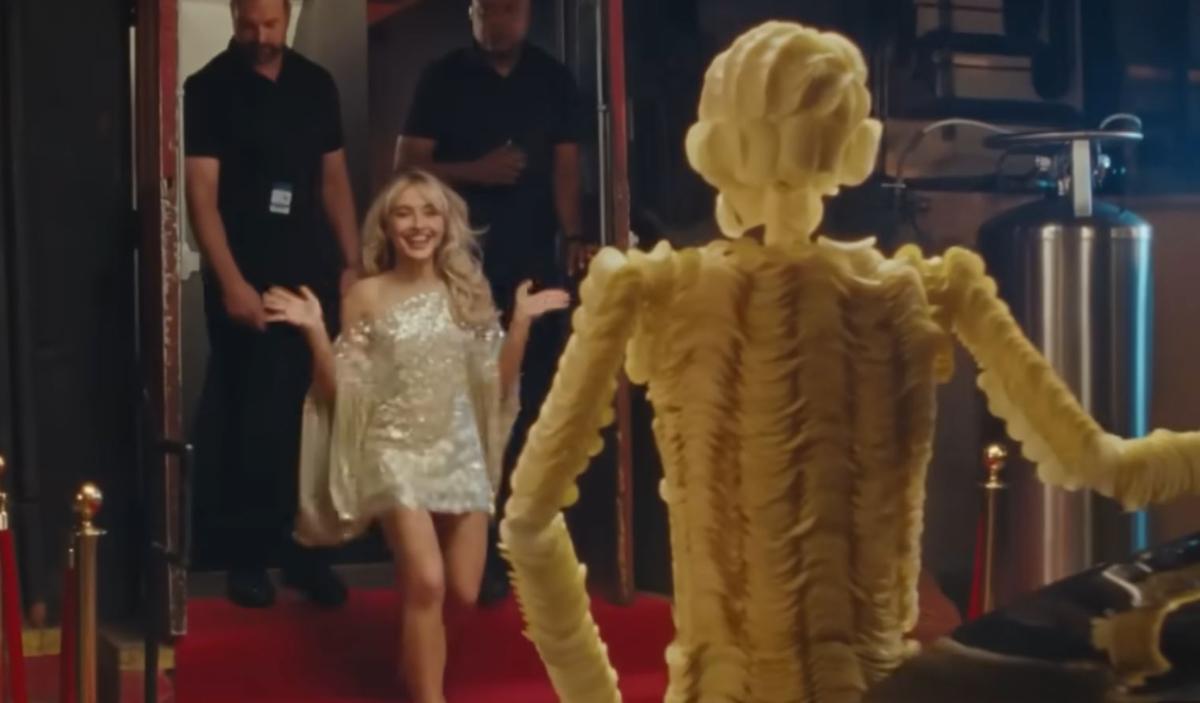 Трамп назвал шоу «пощечиной» США, а Серена Уильямс попала в скандал. Как прошел Супербоул-2026