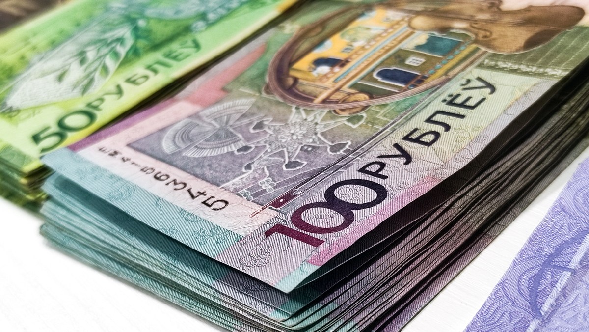 Средняя ставка по депозитам для населения в июне снизилась. Но объем вкладов все равно вырос