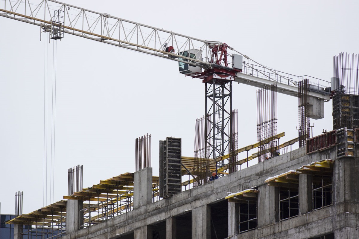 Лукашенко на 2 года продлил действие указа об открытии спецсчетов для строительных организаций 