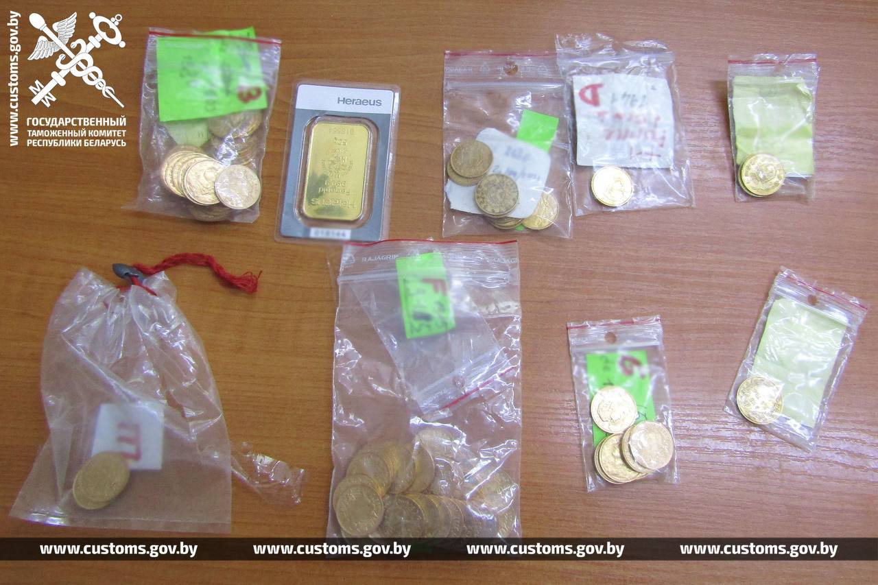 Иностранка пыталась незаконно провезти через границу золотые монеты на 190 тыс. рублей