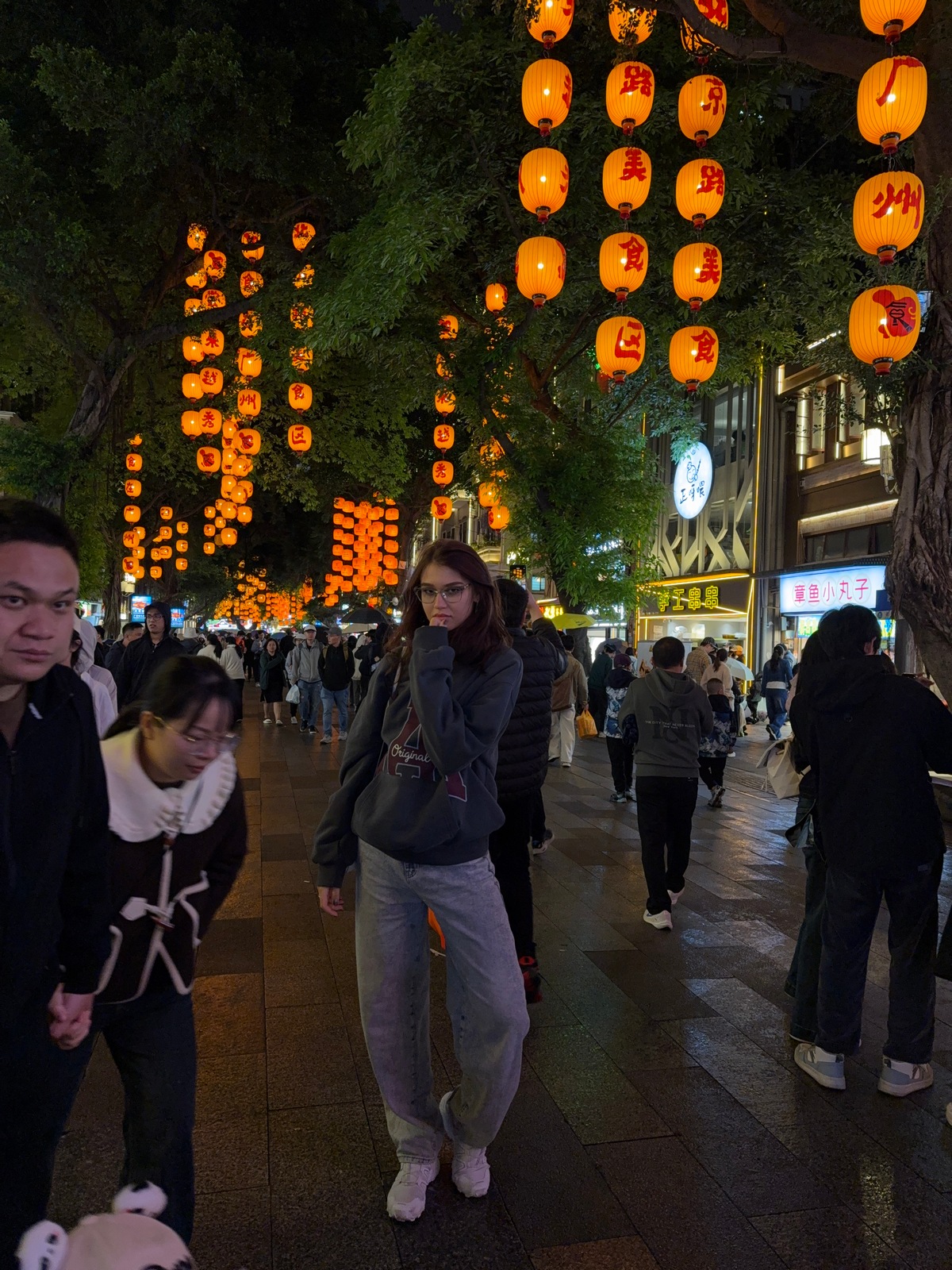 «Окончить факультет международного права, чтобы зарабатывать маникюром? Легко!» Как понять этих зумеров