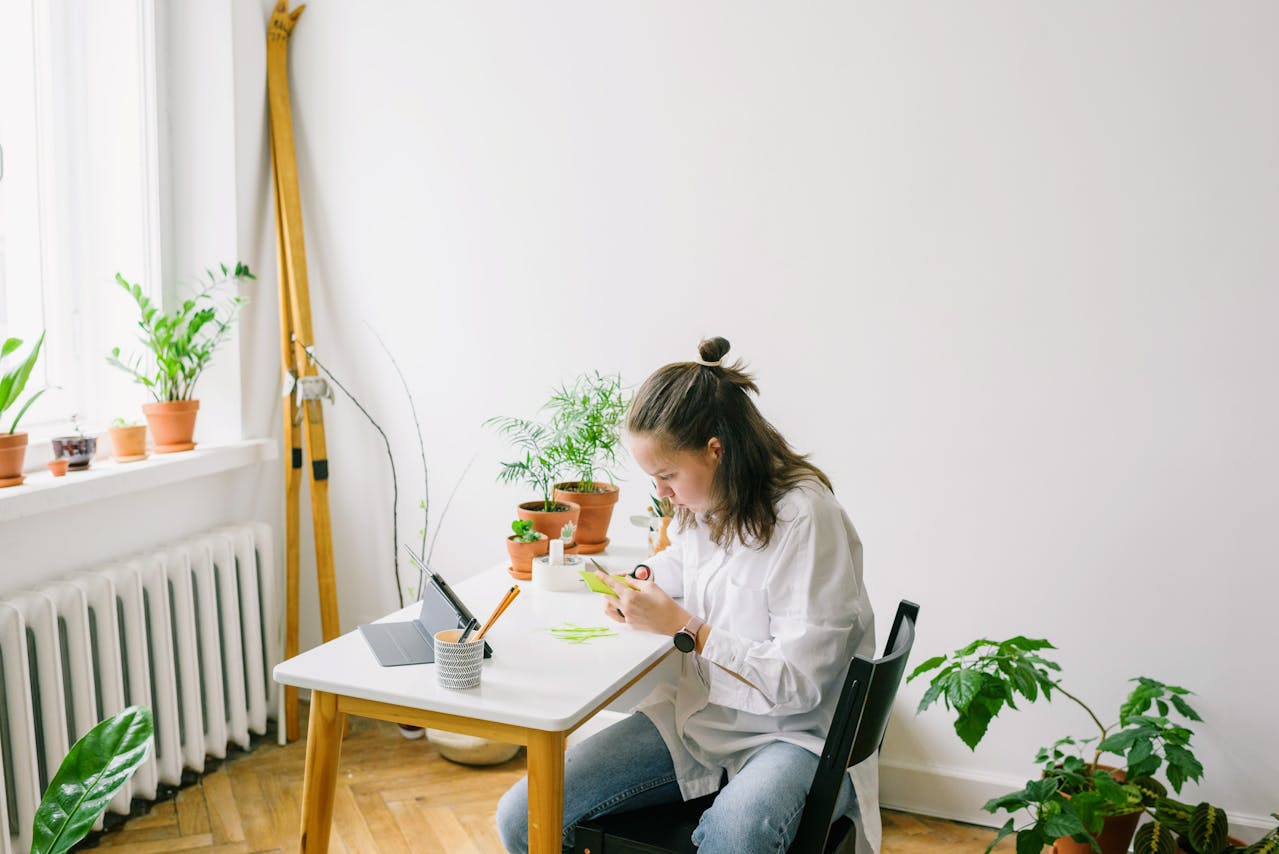 Исследование: как белорусы относятся к устройству на работу до 18-летия