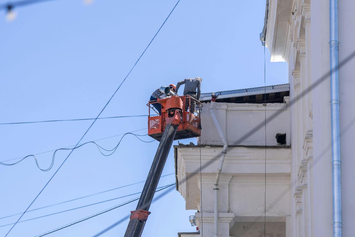 В столичном ЖК остановили высотные работы. В чем причина