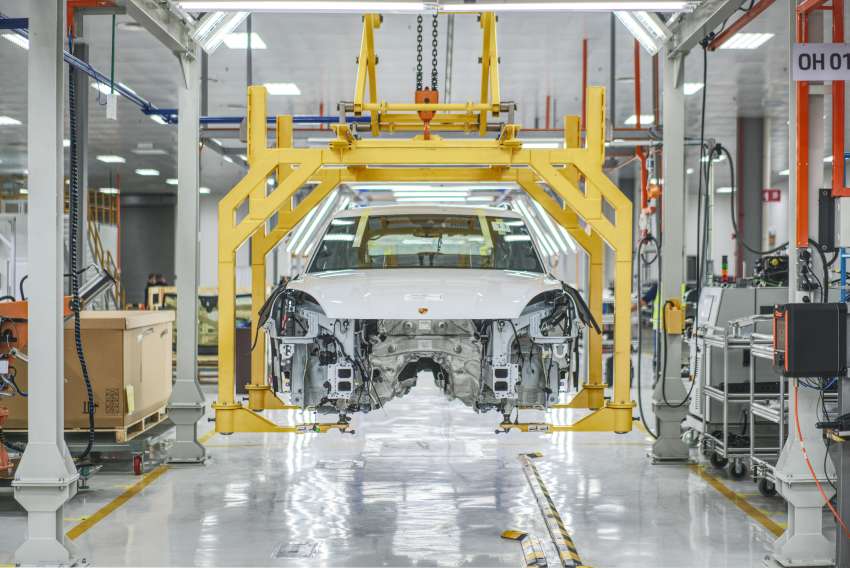 Porsche открыл первый неевропейский завод