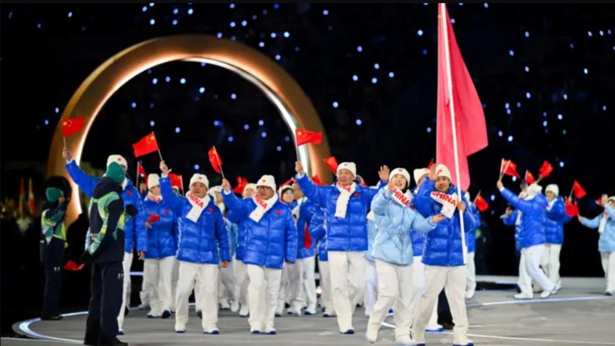 Гимнасты, артисты Ла-скала и головы из папье-маше. В Италии открылась Олимпиада (фото)