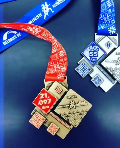 Как выглядят медали Минского полумарафона