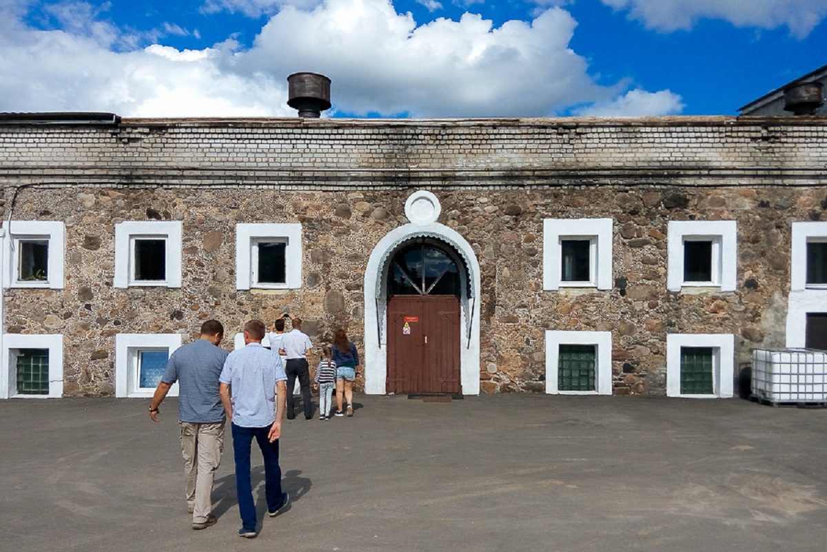 Под Мяделем продают винзавод с 200-летней историей