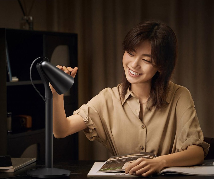 Xiaomi представила лампу, которая умеет грустить и радоваться
