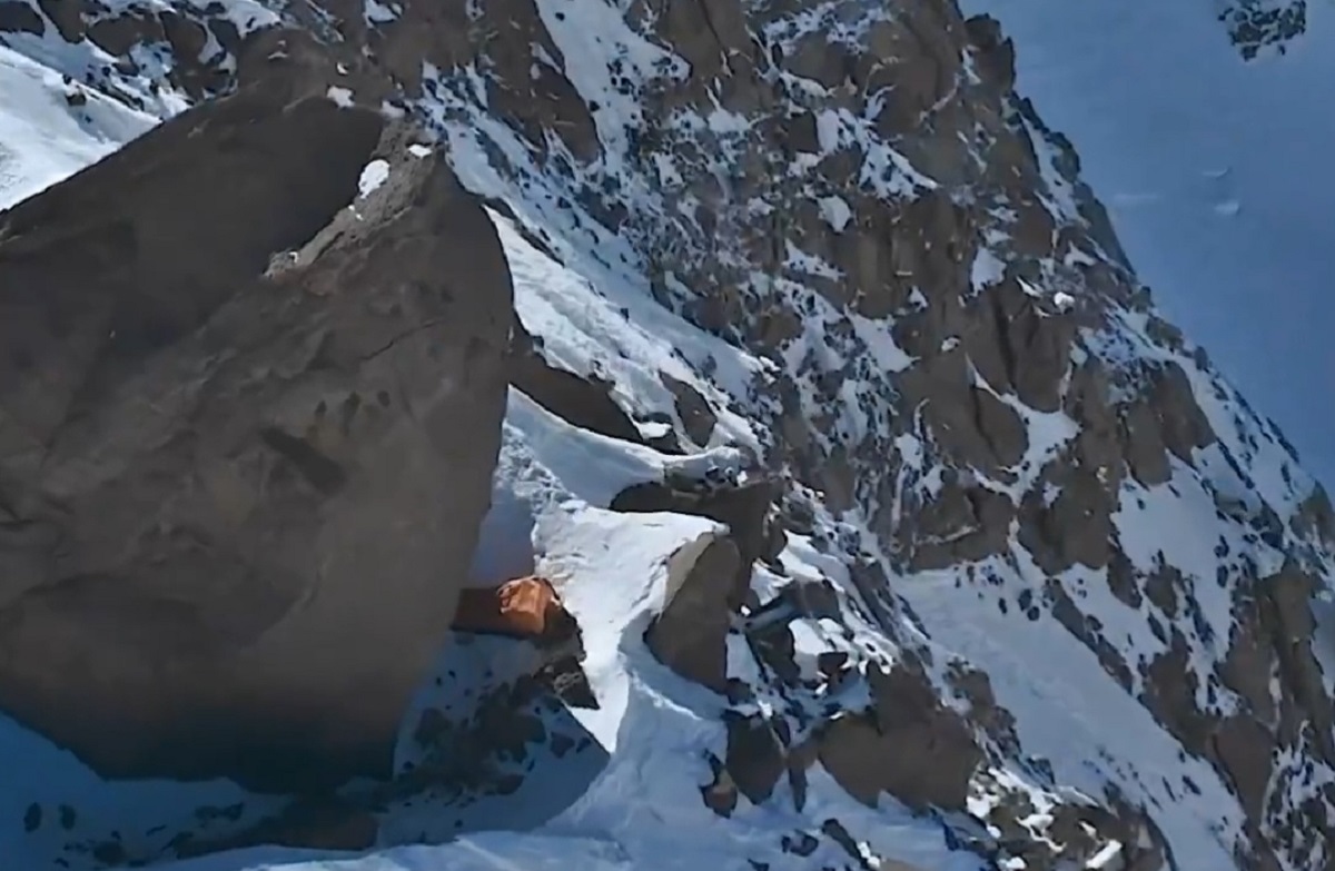 Альпинистку Наговицыну признали без вести пропавшей. Что известно о трагедии на пике Победы