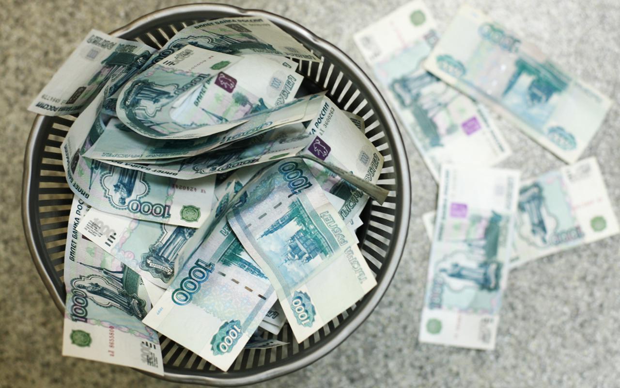 Доллар в России может вырасти до 100 рублей уже в августе. Почему это важно для Беларуси