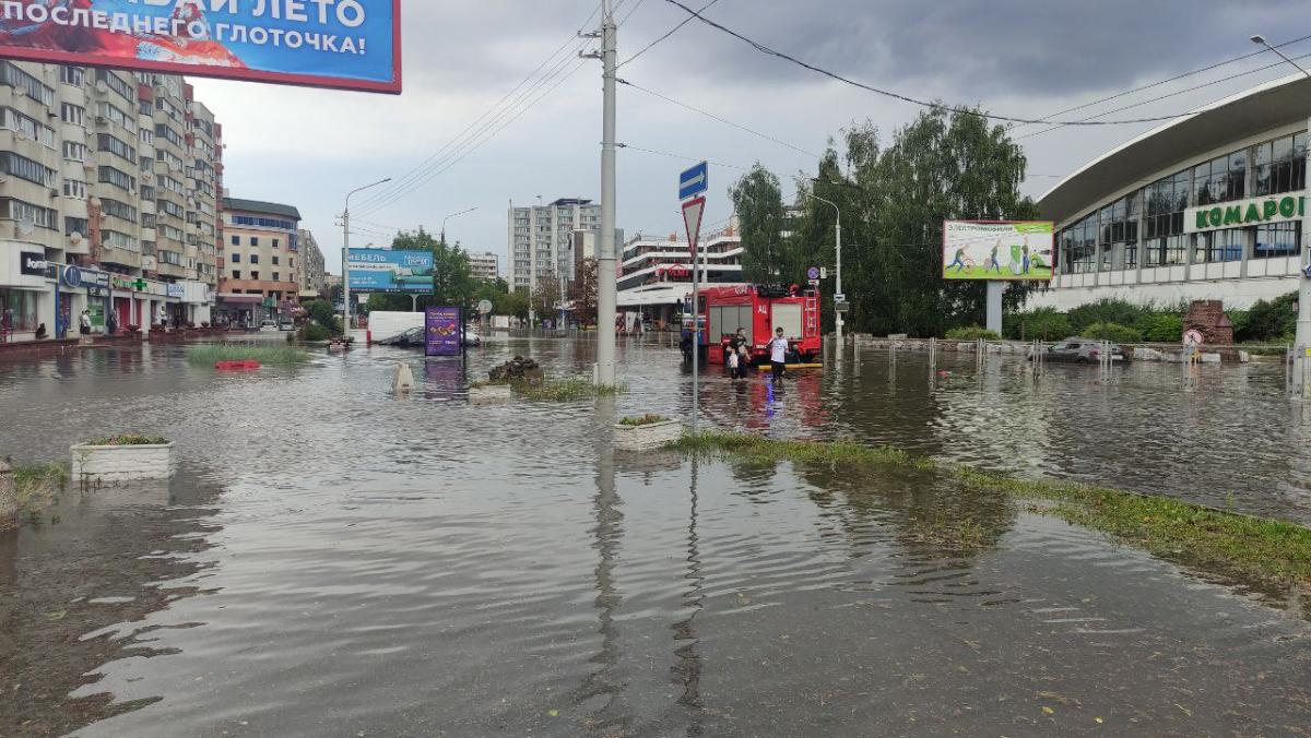 В Минске потоп: не ходят некоторые автобусы и трамваи, затопило торговые центры