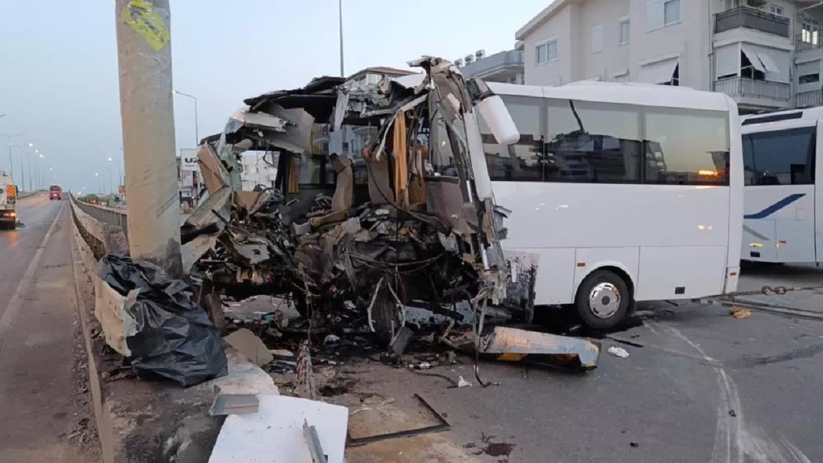 В Анталье в ДТП попал автобус с белорусскими туристами. Есть раненые