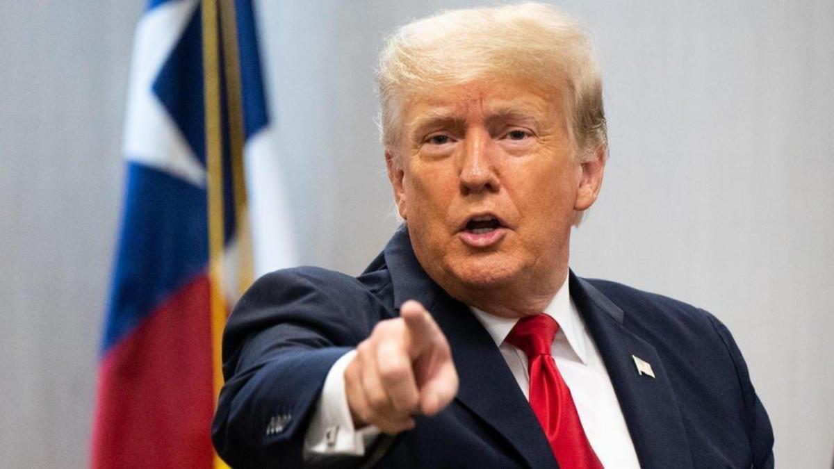 Суд отменил штраф Трампу почти на $500 млн