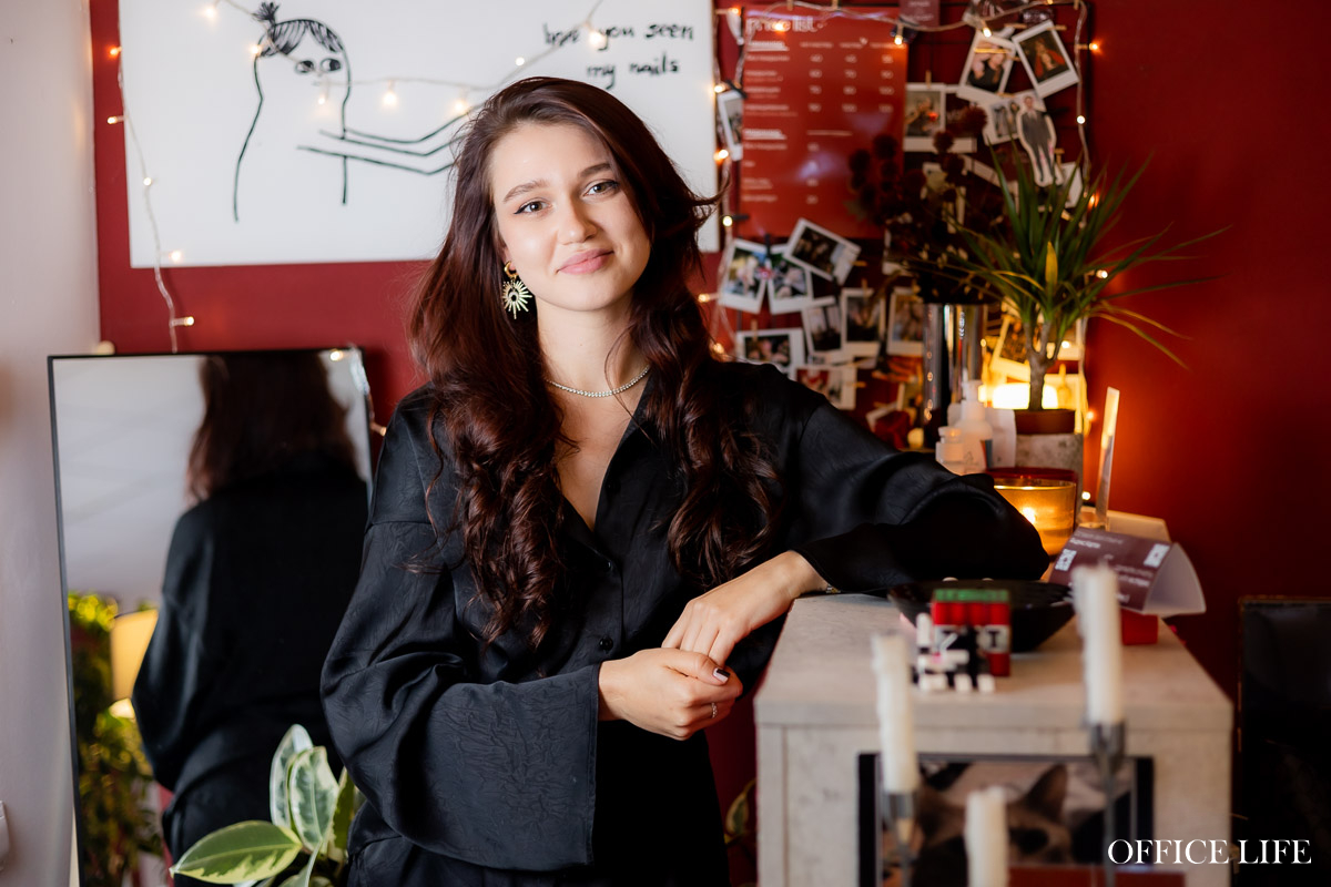 «Окончить факультет международного права, чтобы зарабатывать маникюром? Легко!» Как понять этих зумеров