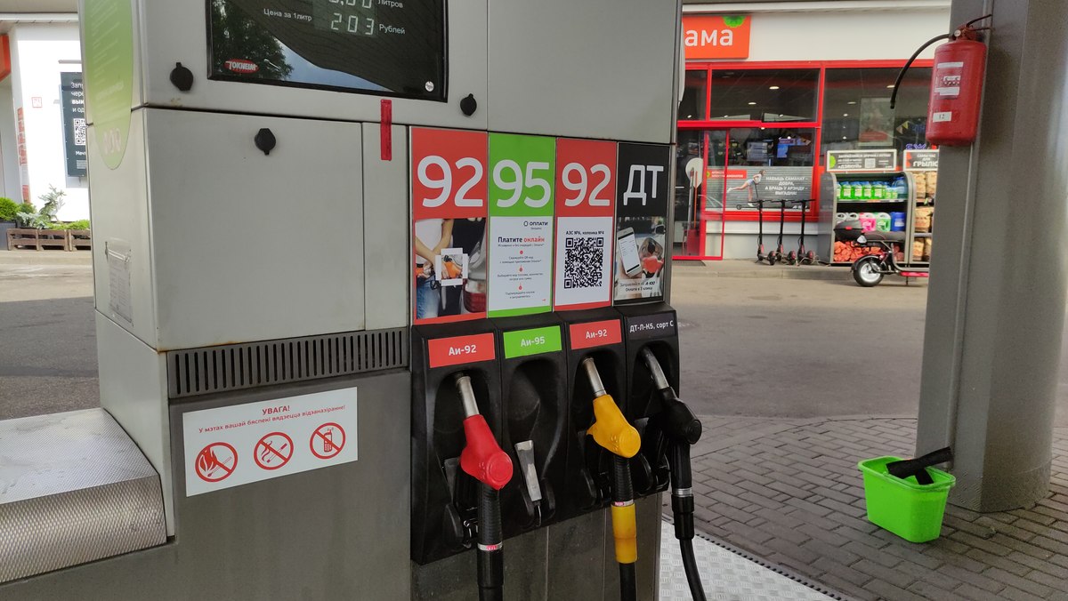 Лукашенко поручил разобраться с очередями на АЗС