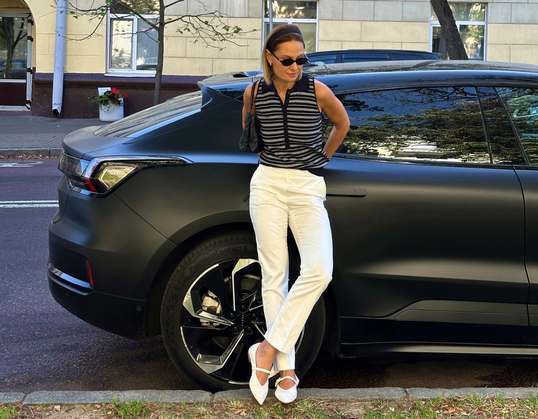 «Телесные колготки под пуховик – непобедимая ошибка». Поговорили со стилистом, шопинг с которой стоит $200