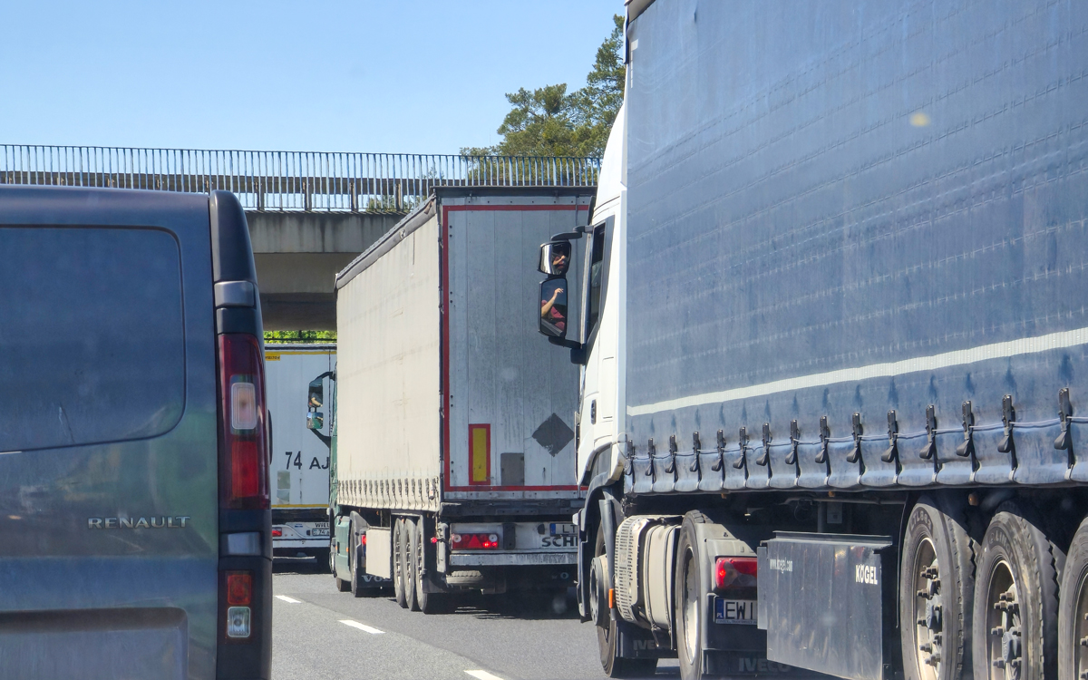 В Казахстане запустят беспилотные фуры