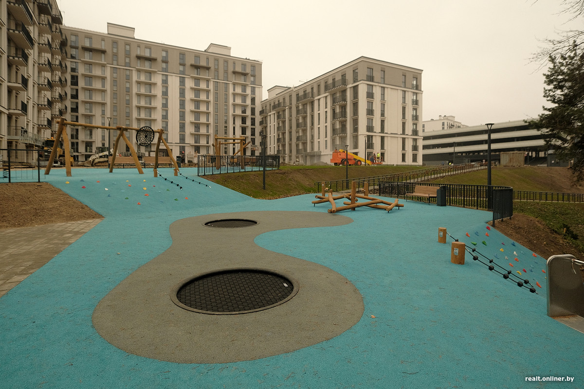 В Минске открыли новый парк с канатной дорогой, батутами и зоной барбекю