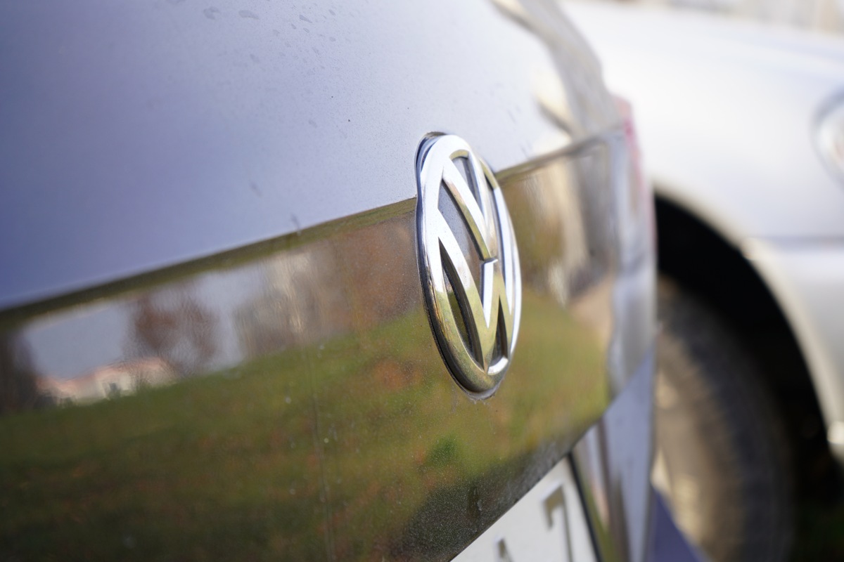 Концерн Volkswagen ухудшил свой годовой прогноз из-за Porsche