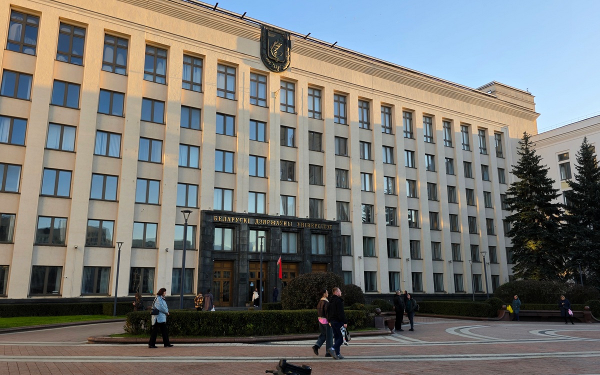 ИИ, африканистика и экономика с китайским. Как изменился план приема в вузы в 2025 году