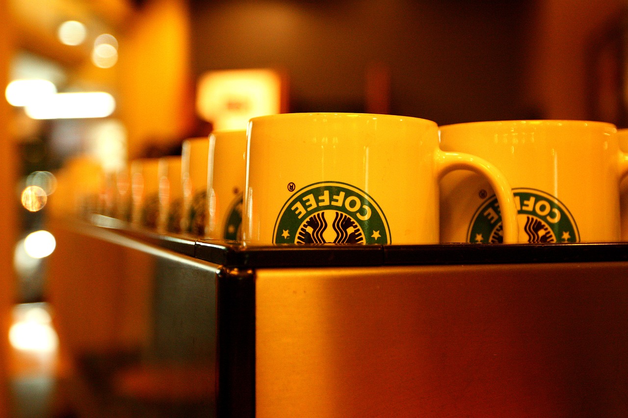 У Starbucks проблемы: продажи падают, а акции дешевеют