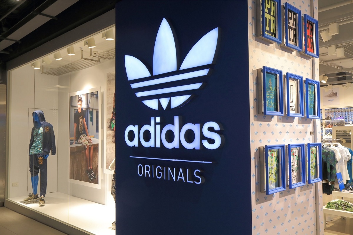 Adidas решил продать российский бизнес иностранному инвестору