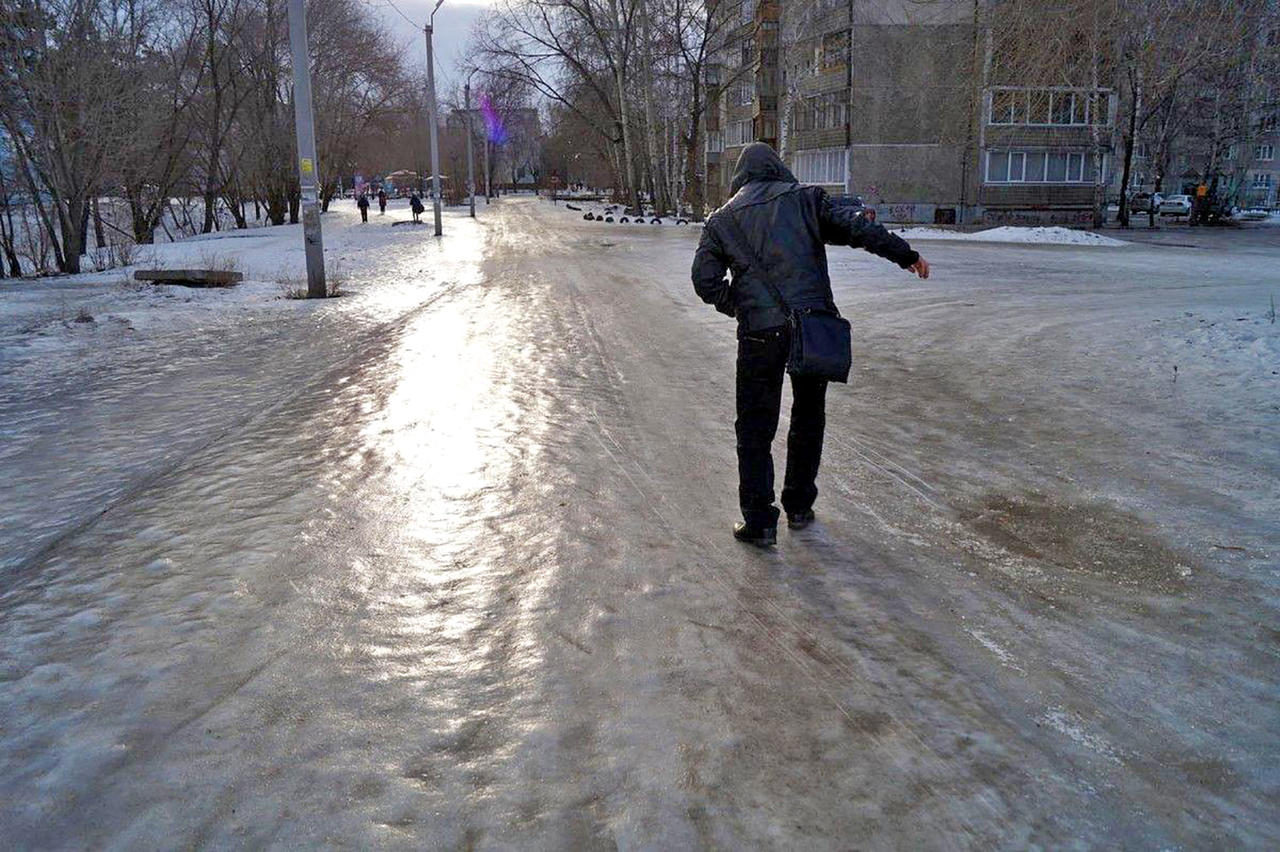 Оранжевый уровень опасности: синоптики предупреждают о гололеде в Беларуси