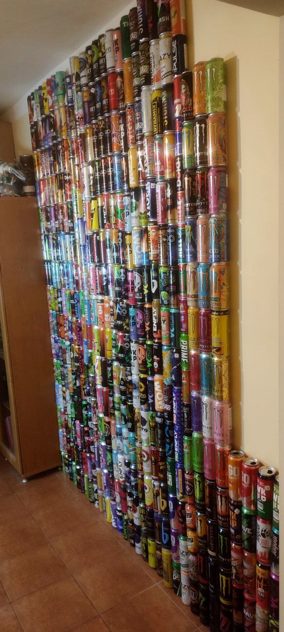 От&nbsp;утюгов до&nbsp;кукол и&nbsp;мемов. Что коллекционируют белорусы разных поколений