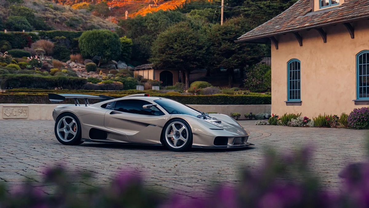 На торгах Sotheby’s продали самый дорогой автомобиль в мире