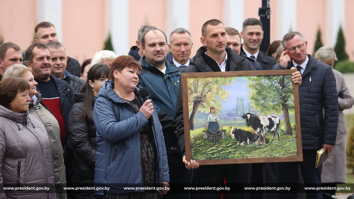 Лукашенко предложил поставить в Беларуси памятник корове