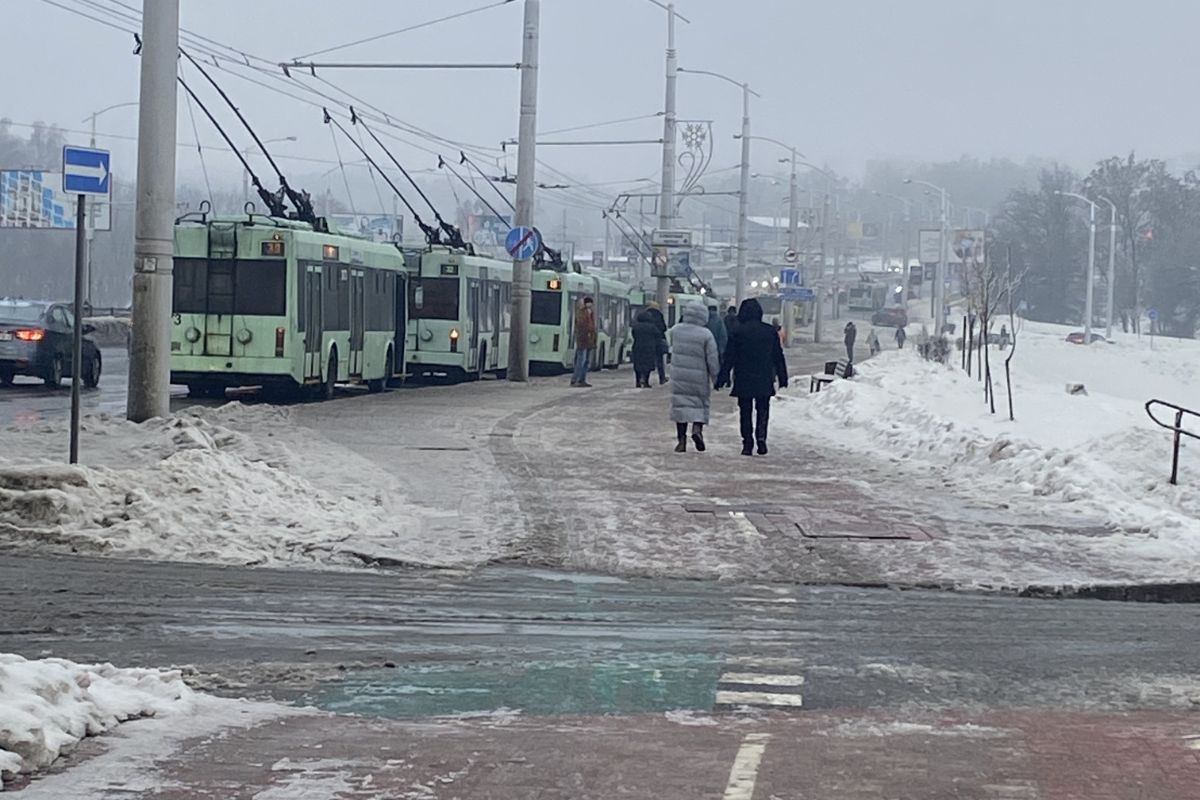 В Минске из-за повреждения контактной сети остановились троллейбусы