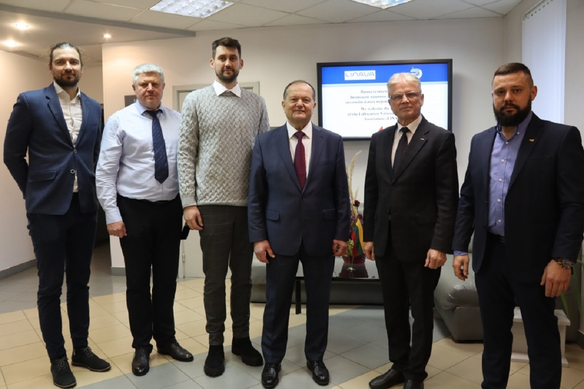 Литовская ассоциация перевозчиков встретилась в Минске с БАМАП. Что ждет застрявшие фуры? 