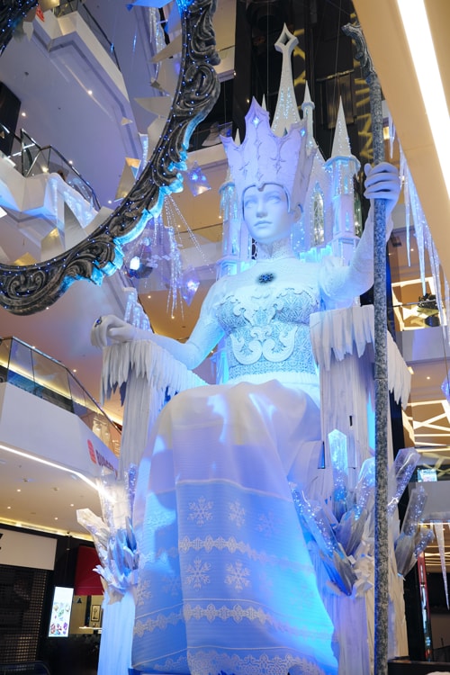 «Можно увеличить средний чек на&nbsp;15%». Как на&nbsp;покупателей влияют новогодние елки в&nbsp;ТЦ