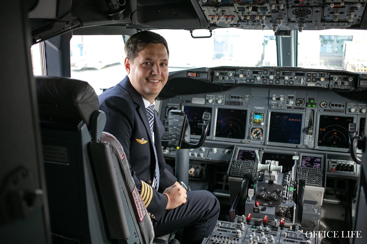 «Это&nbsp;же просто работа». Поговорили с&nbsp;пилотом Belavia, который вывозил белорусов с&nbsp;Ближнего Востока